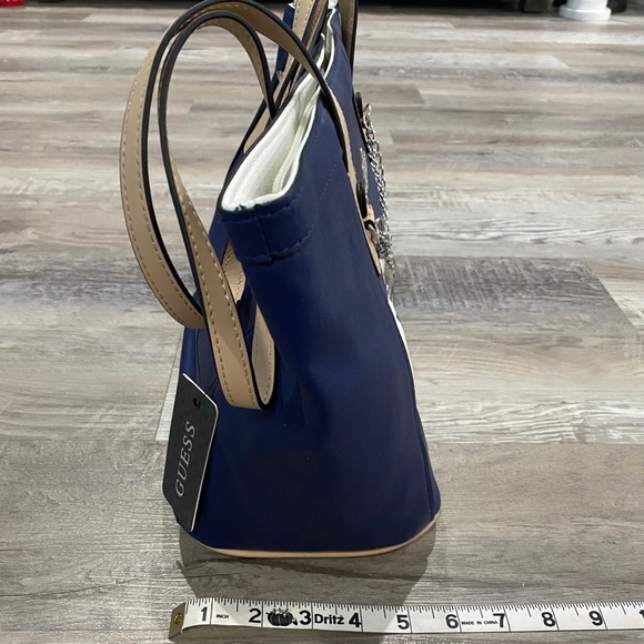 Guess Handbag - Picture 7 of 8